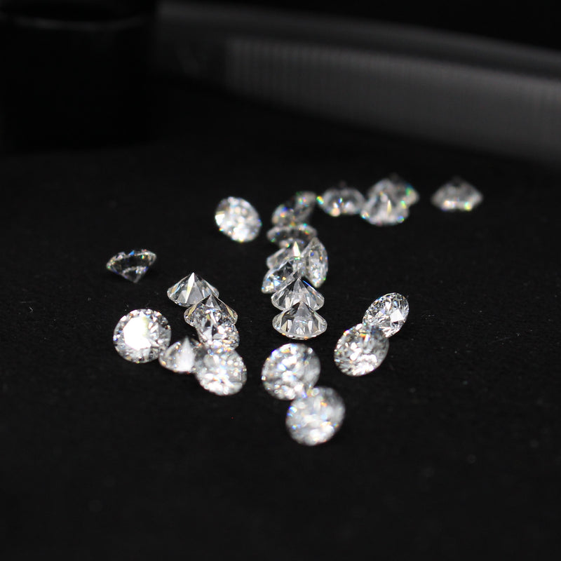 ROUND DEF VS1 2.7-3.3MM +11 LOOSE DIAMONDS